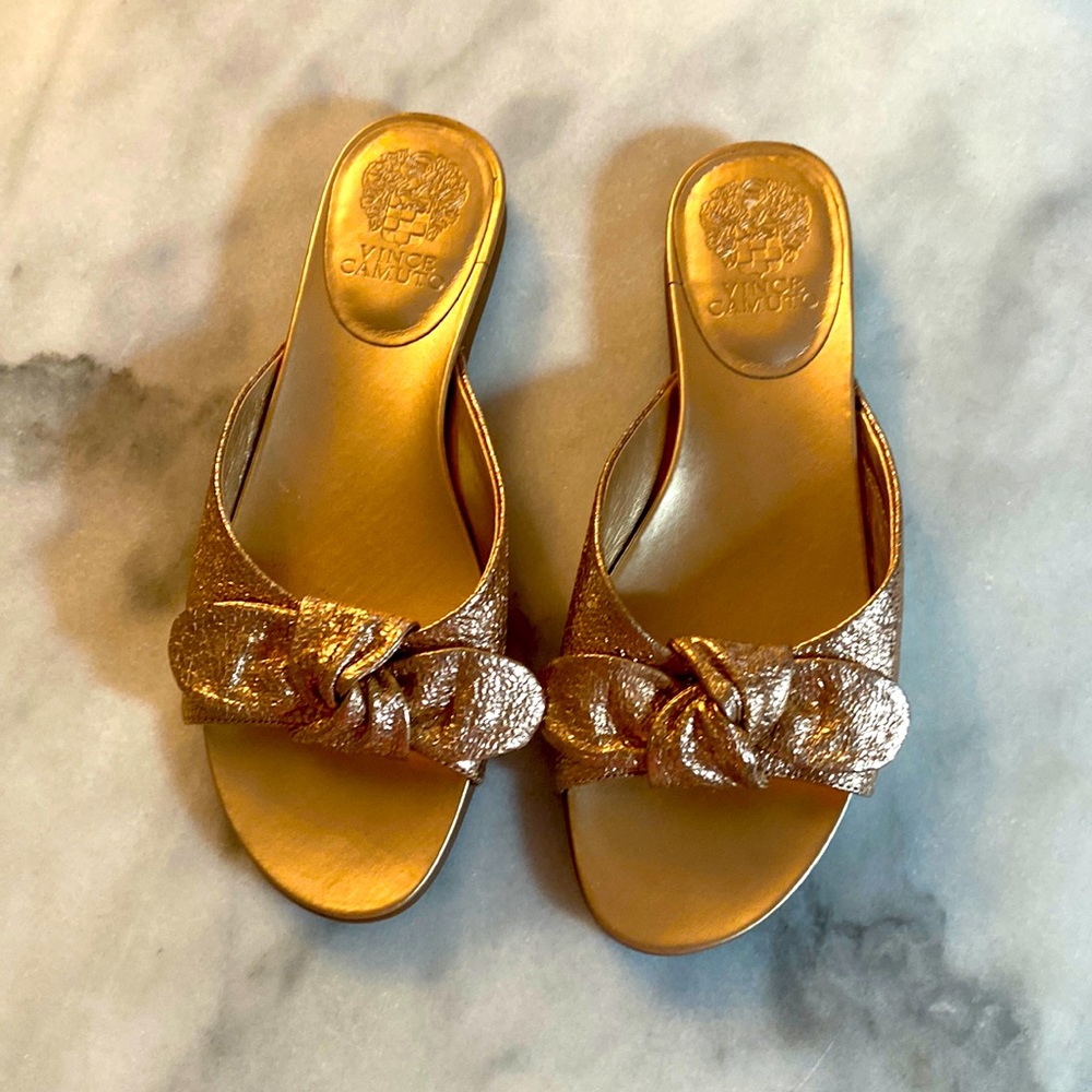 VINCE CAMUTO SANDLES